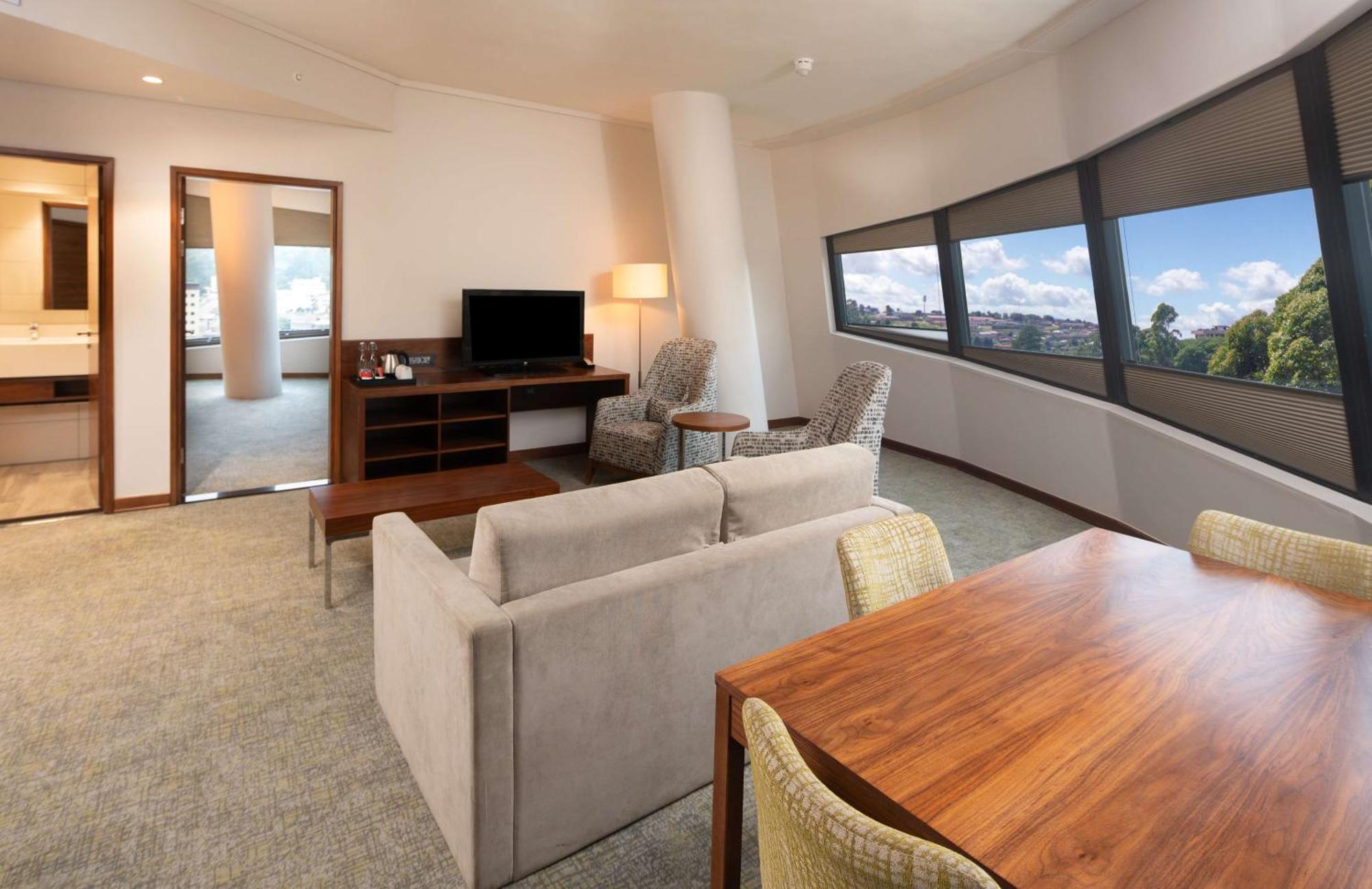 Hilton Garden Inn Мбабане Екстериор снимка
